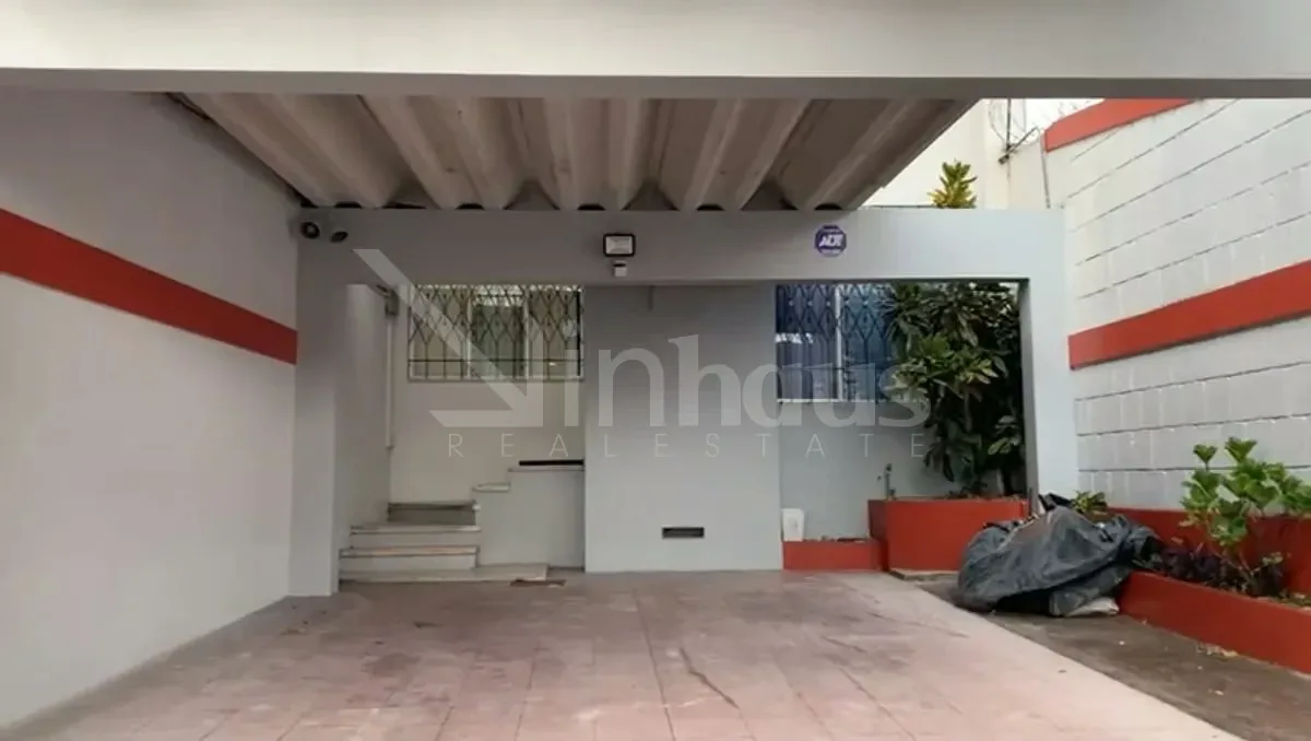El edificio dispone de 230 metros cuadrados de construcción sobre un terreno de 217 metros cuadrados, distribuidos en dos niveles diseñados para actividades comerciales. La planta ..., photo 6