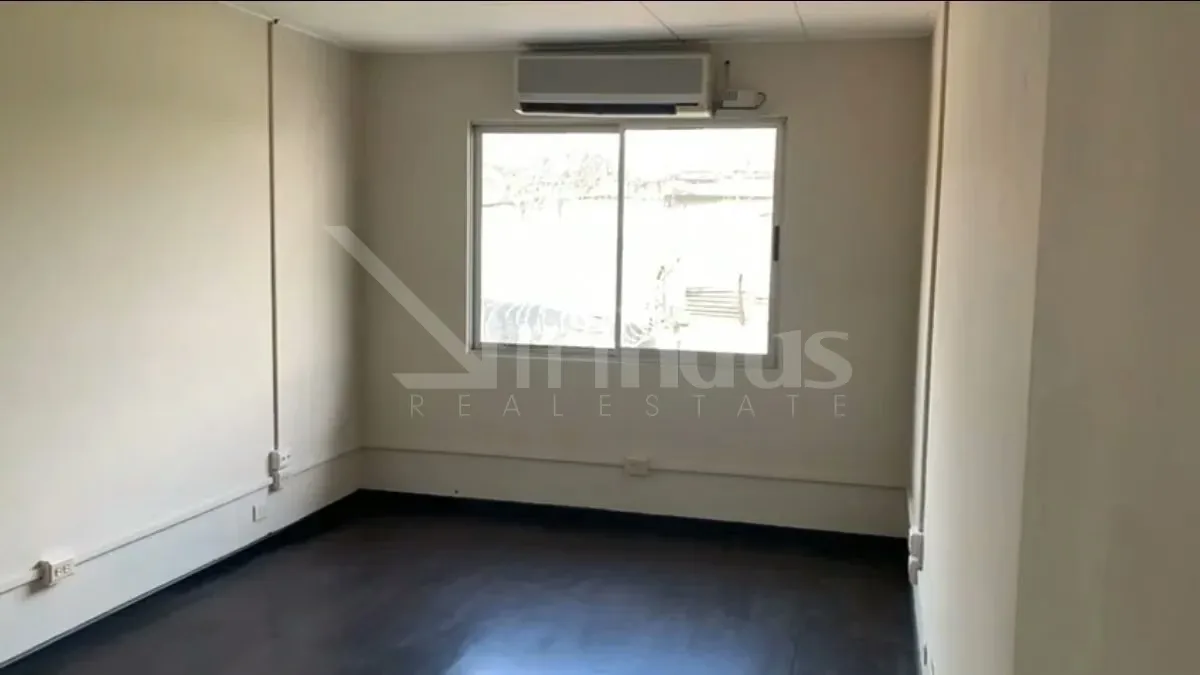 El edificio dispone de 230 metros cuadrados de construcción sobre un terreno de 217 metros cuadrados, distribuidos en dos niveles diseñados para actividades comerciales. La planta ..., photo 9