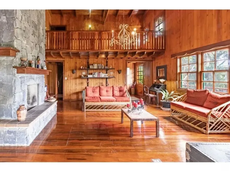 Villa Escazu is conveniently located in Escazu, five minutes from the city center. Escazu is a hub of local activity and urban life. The chalet-style house is 9 ...