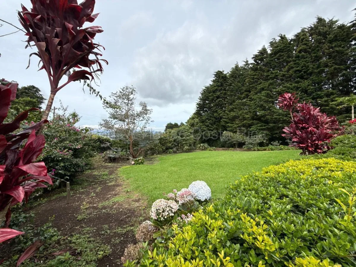 Venta de finca con bodega, casa y vistas panorámicas en Heredia #27-180 GS - Venta en San Rafael