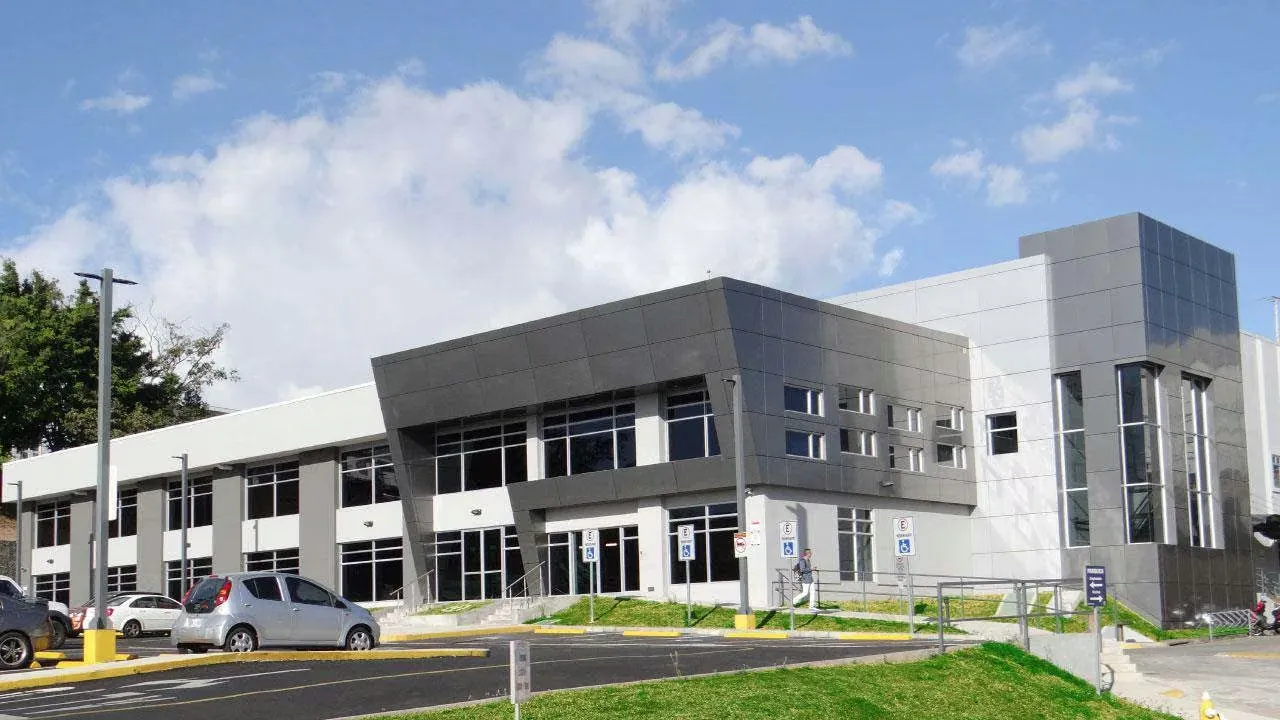 SE ALQUILA oficina que se puede transformar en bodega (cambia el precio) de 2065 metros cuadrados en Complejo privado en Hereda, seguridad 24/7., photo 4