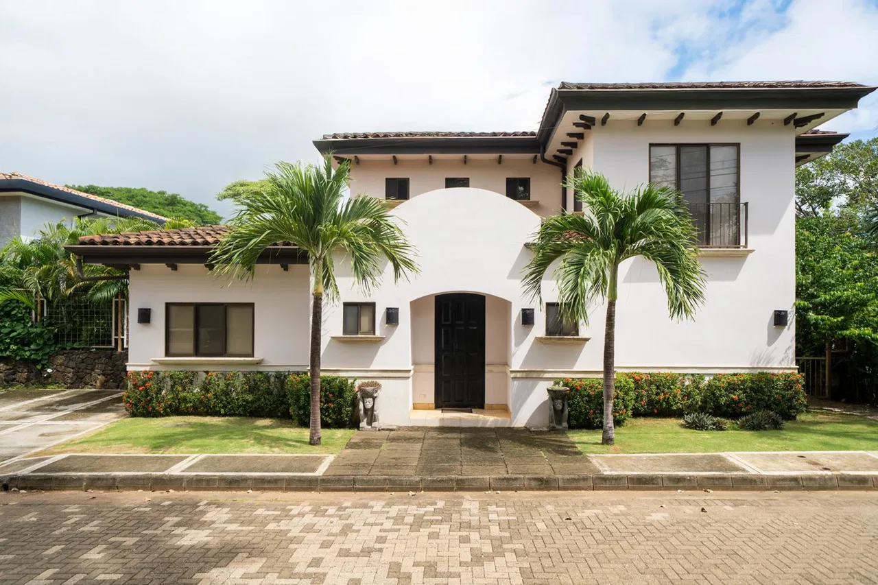 3 bed Home in Gated Community Close to Tamarindo