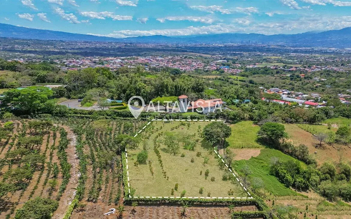 Lote de 5000m2 en Heredia con vista