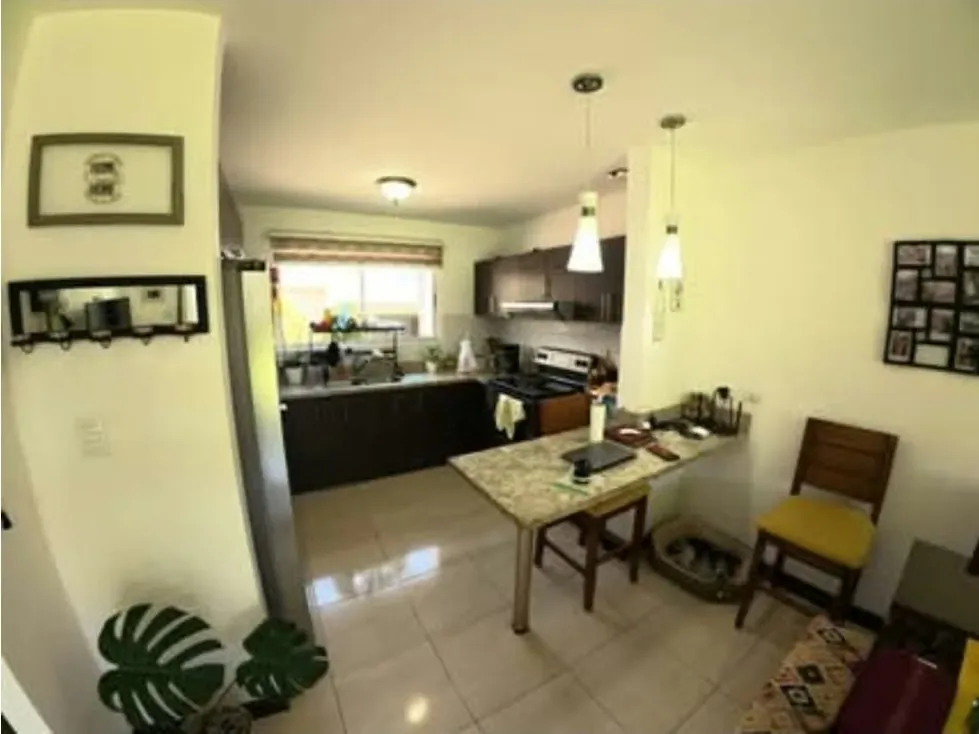 La propiedad cuenta con 3 habitaciones, 2.5 baños, 2 parqueos, lote ...