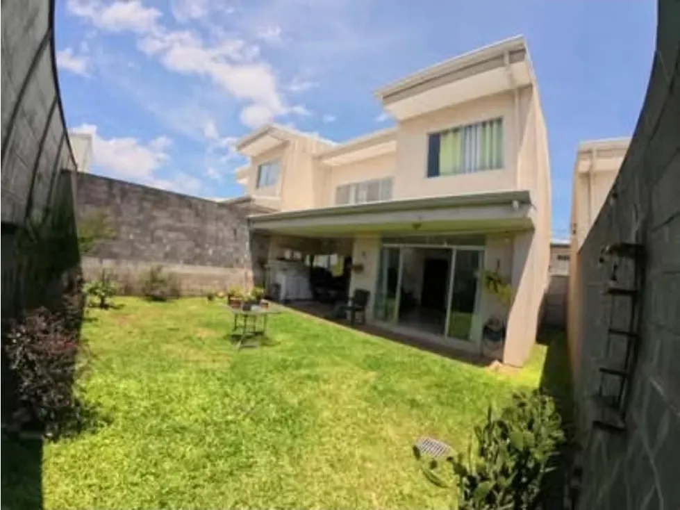 La propiedad cuenta con 3 habitaciones, 2.5 baños, 2 parqueos, lote ..., photo 4