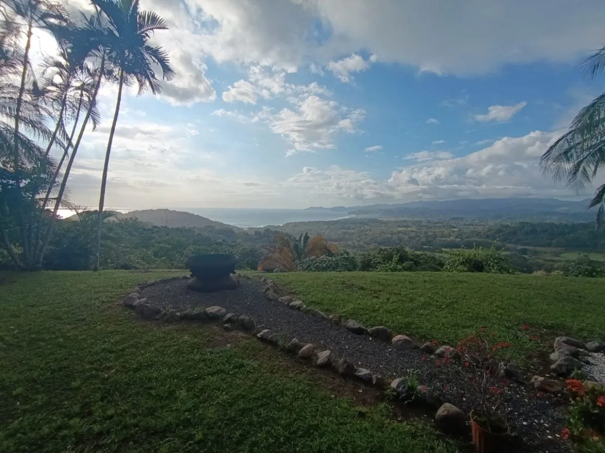 1.5ha Property with House, Gardens &amp; Stunning Pacific Views