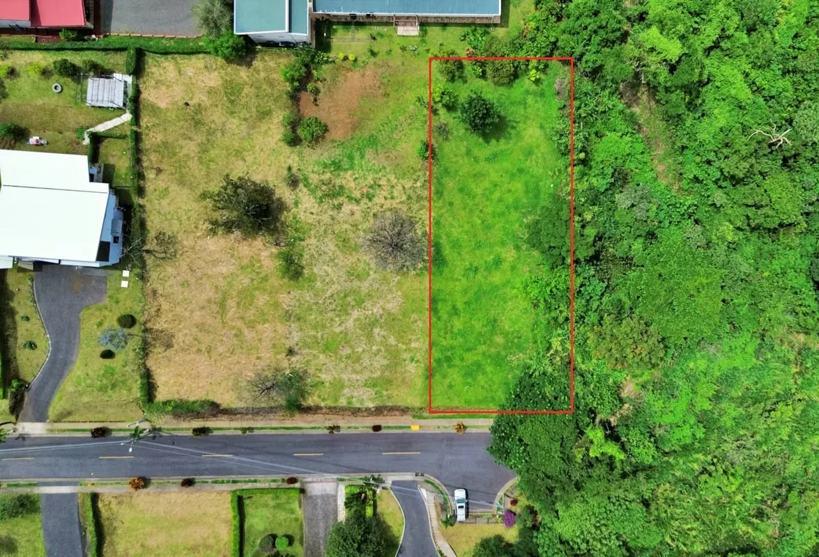 Panoramic View Lot for Sale in a Gated Community, Grecia. (IC)