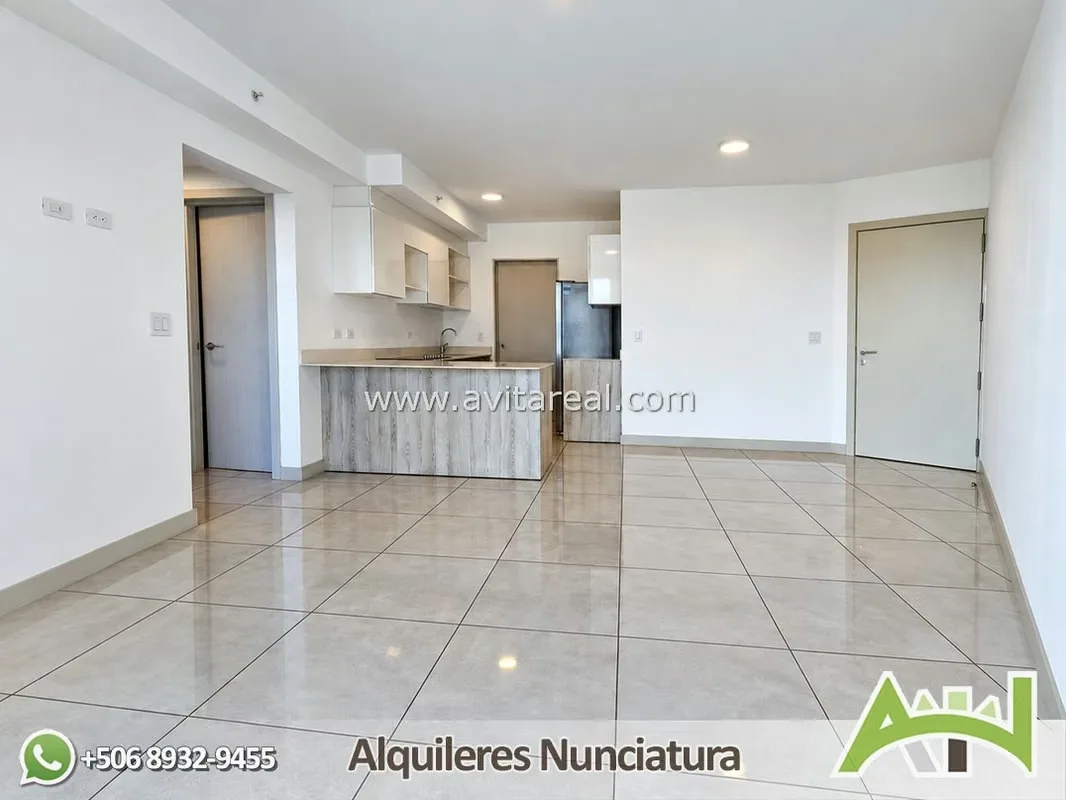 Enjoy the comfort of this beautiful apartment located in the sought-after Núcleo Sabana community; it features appliances and is situated on a high floor.