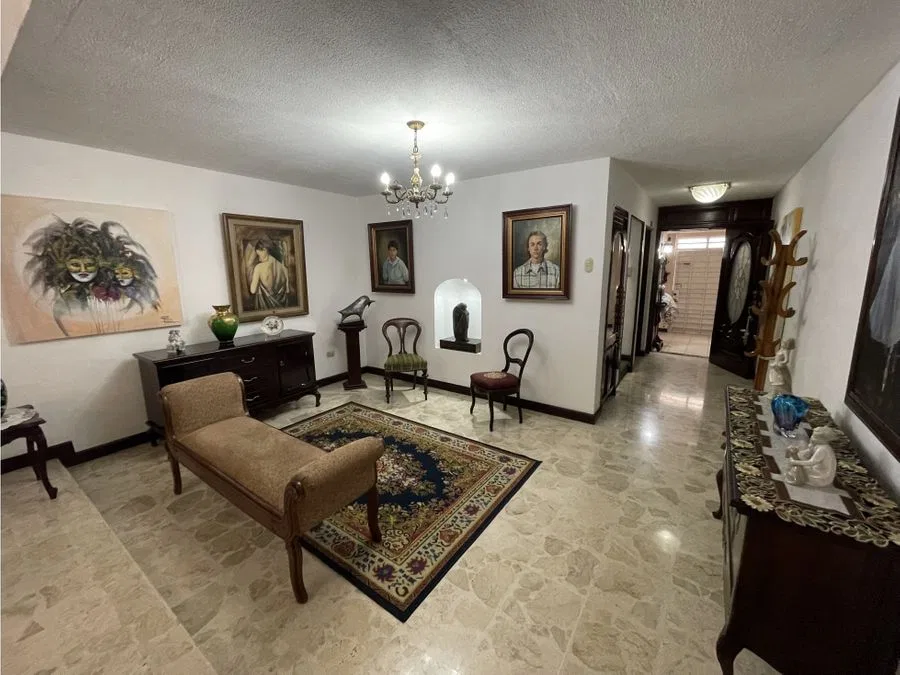 Venta de Amplia Casa en Barrio Córdoba