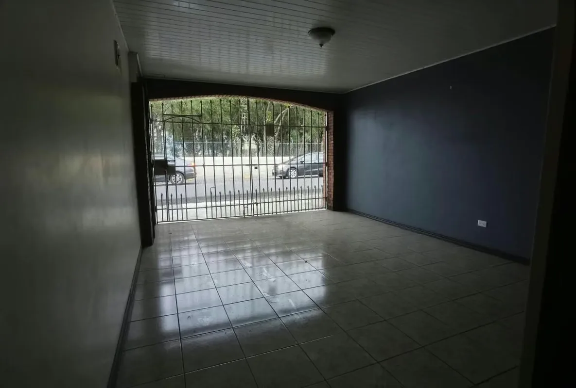 ¡CASA CON LOCAL COMERCIAL - IDEAL PARA VIVIR Y EMPRENDER!Se alquila casa con local comercial integrado, perfecta para quien quiere tener su negocio y su hogar en el mismo ..., photo 2