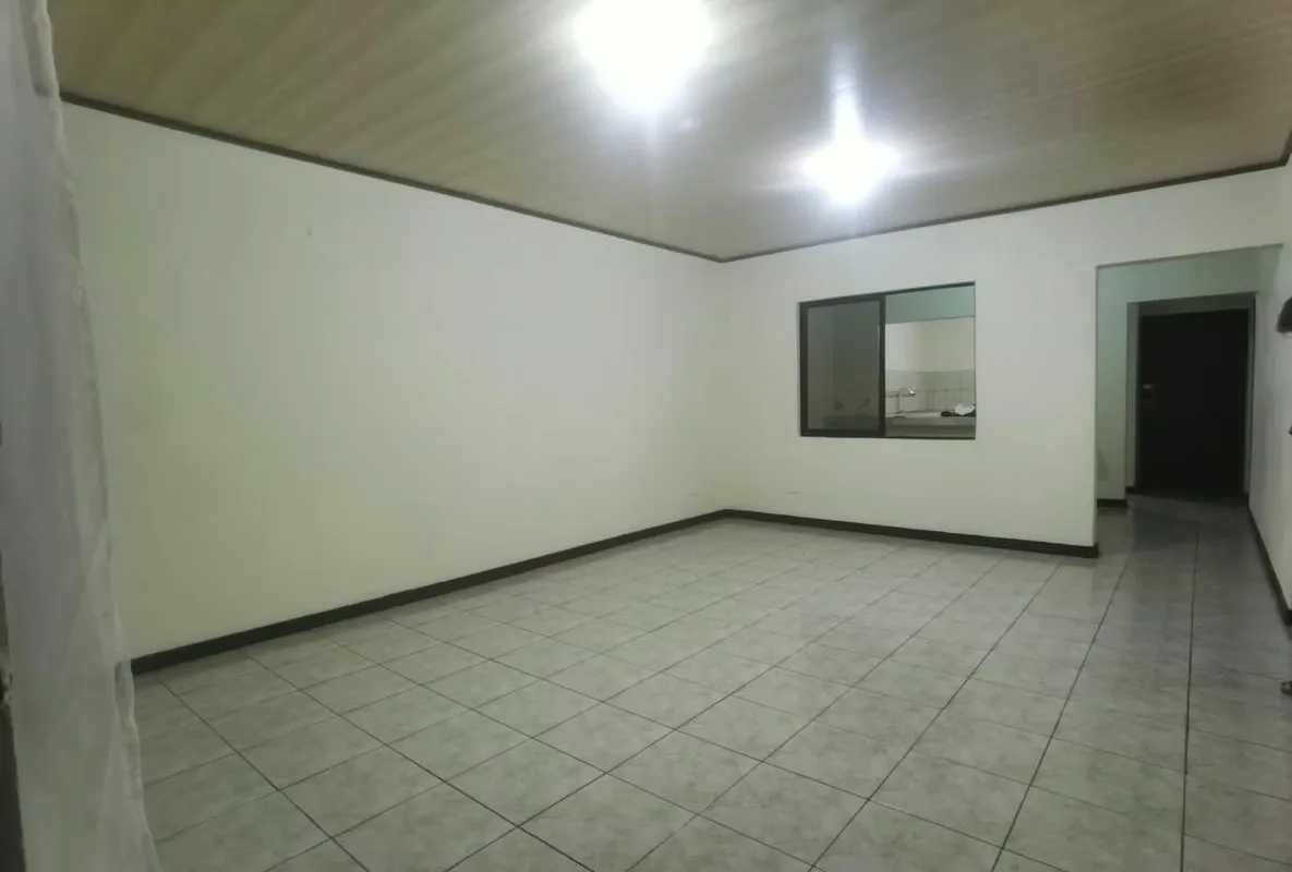 ¡CASA CON LOCAL COMERCIAL - IDEAL PARA VIVIR Y EMPRENDER!Se alquila casa con local comercial integrado, perfecta para quien quiere tener su negocio y su hogar en el mismo ..., photo 3