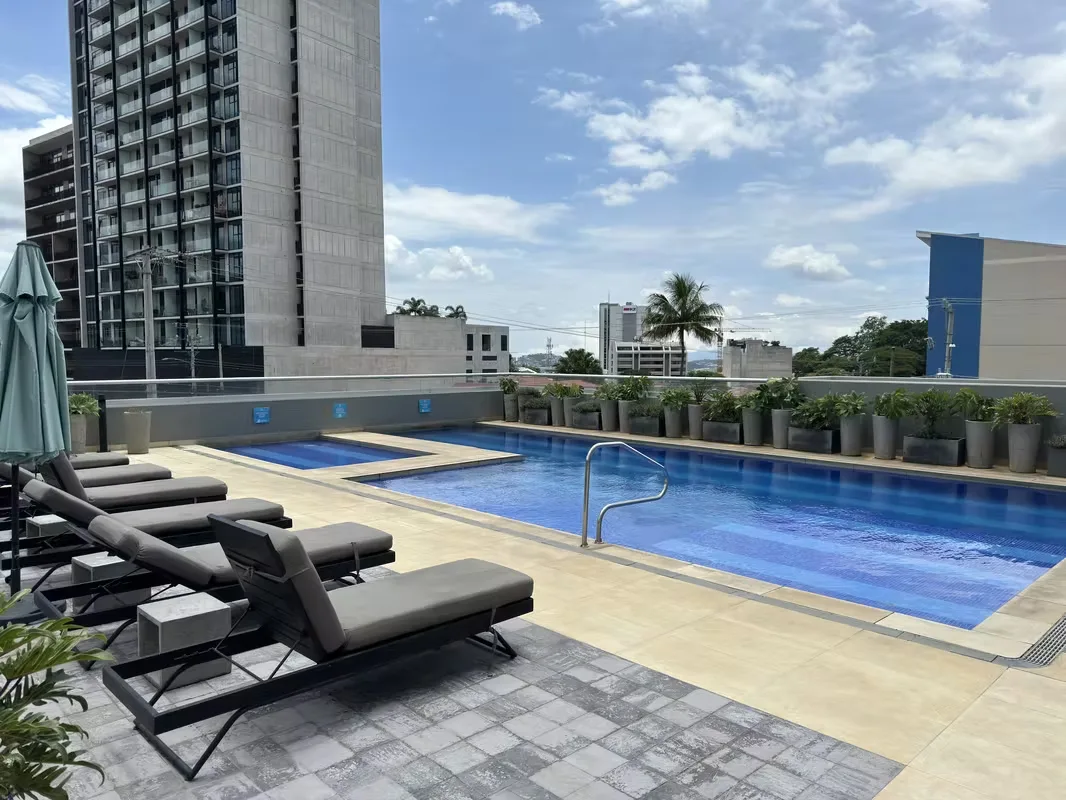 Furnished apartment in a high-rise, U Nunciatura, Rohrmoser, San José. For rent.