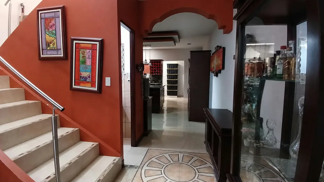 Si busca una casa espaciosa para disfrutar en familia, ubicada en un vecindario tranquilo y con fácil acceso ..., photo 11