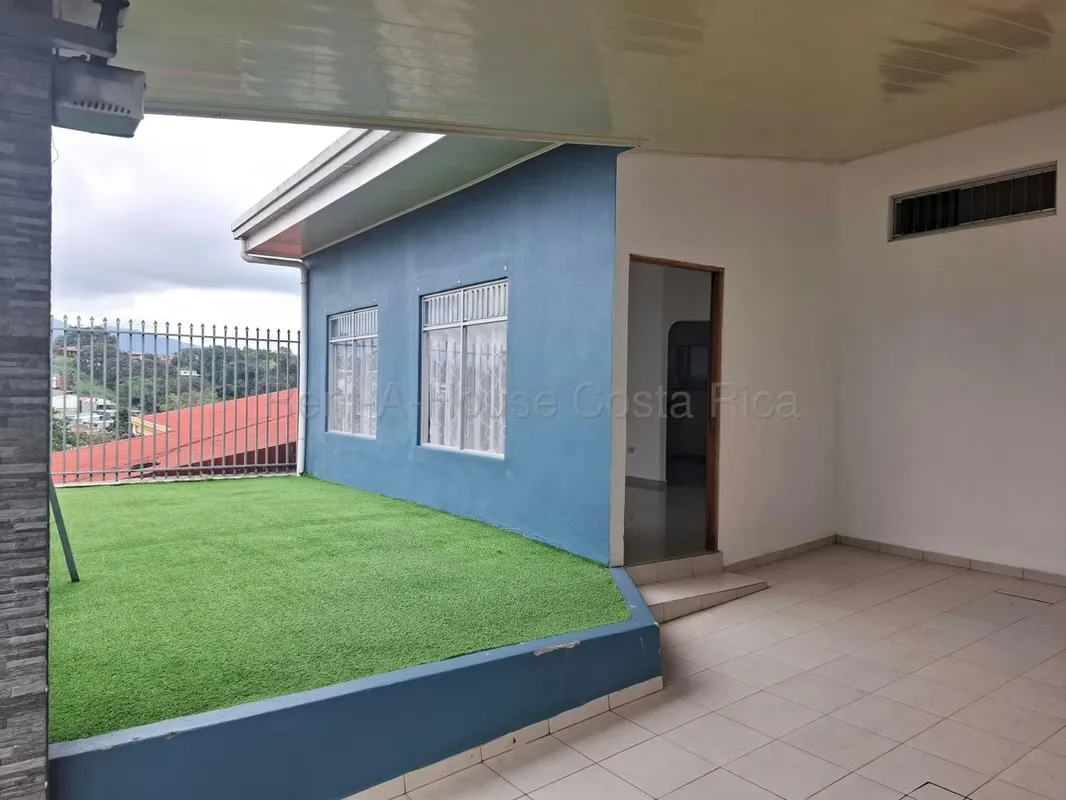 ¡Descubrí una casa con espacios amplios, excelente iluminación natural y áreas verdes para disfrutar en familia! Ubicada en un residencial en La Trinidad de Moravia, cerca de ...