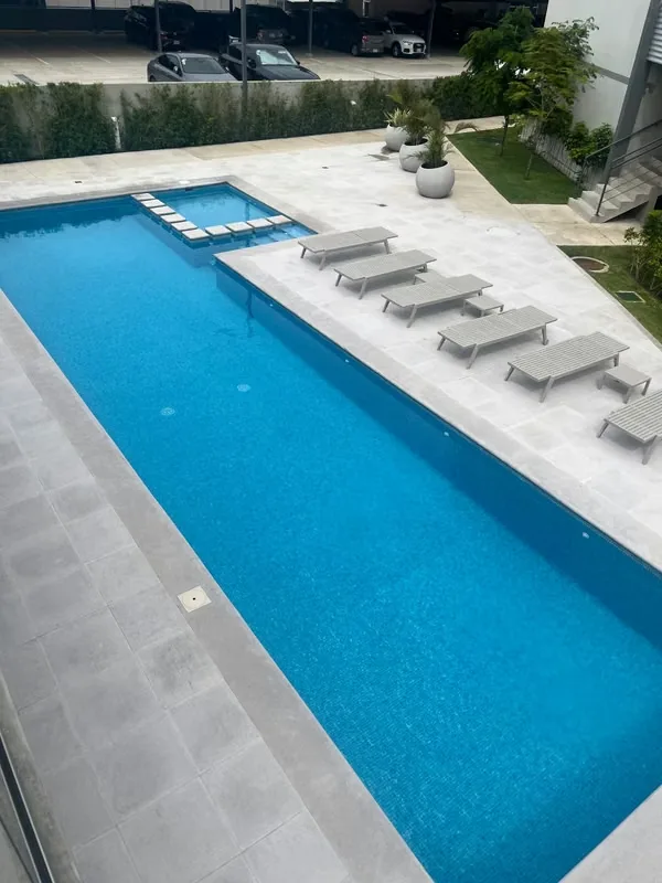 Apartamento de 2 habitaciones y 2 baños en 3er piso de torre de apartamentos Uruka Point, listo para ser estrenado a finales de Octubre. Incluye campo fijo de parqueo ...