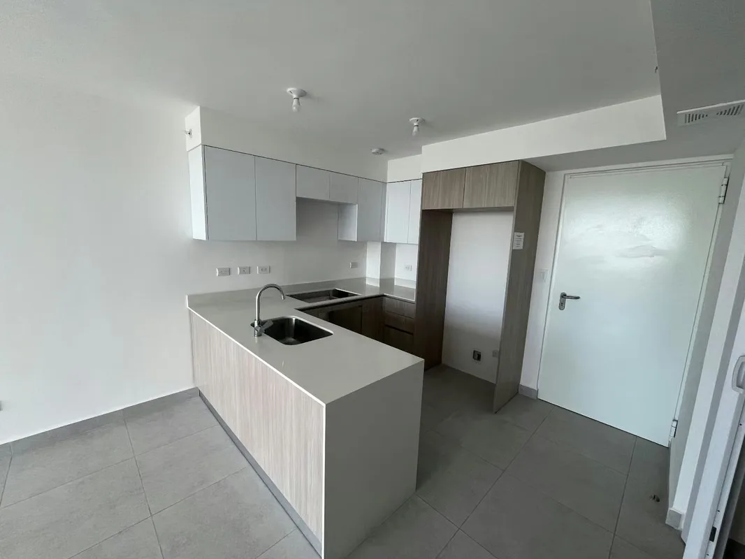 Apartamento de 2 habitaciones y 2 baños en 3er piso de torre de apartamentos Uruka Point, listo para ser estrenado a finales de Octubre. Incluye campo fijo de parqueo ..., photo 3