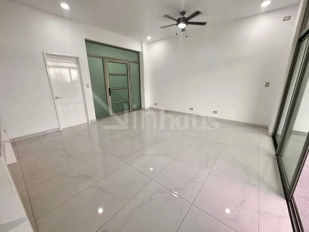 Casa ubicada en piso 2 con gran espacio, hermosas vistas, cuenta con sala comedor cocina amplio, una terraza con una vista espectacular a un bosque, 3 habitaciones, la principal con ..., photo 3