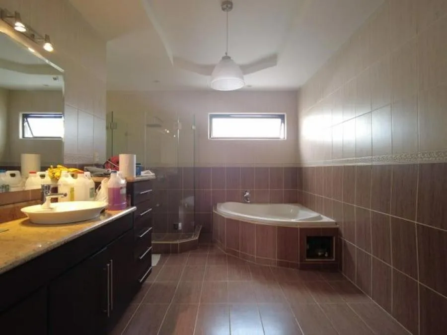 Casa de lujo en condominio exclusivo ubicado en Mata Platano RAH 231212 - Venta en Goicoechea, photo 7