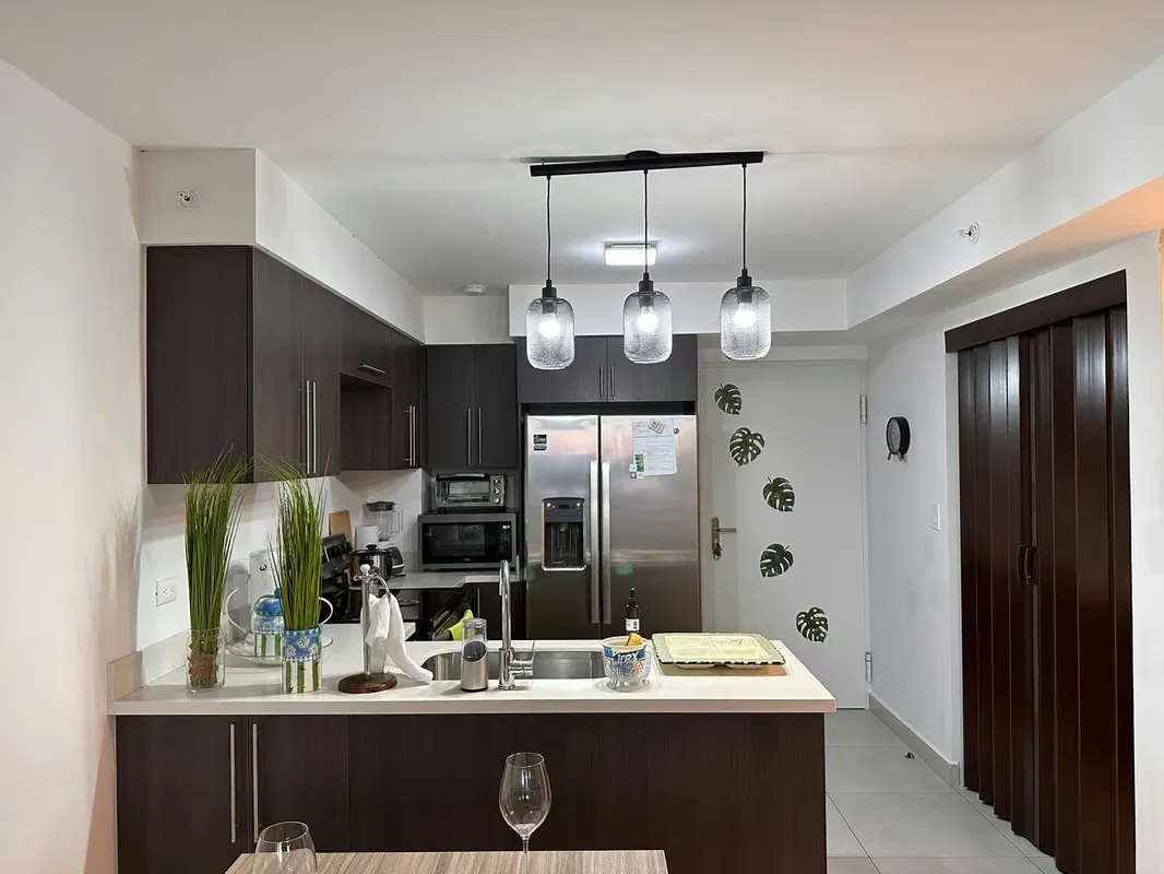 The apartment has a master bedroom with a queen bed, with a full bathroom, reading table, ..., photo 4