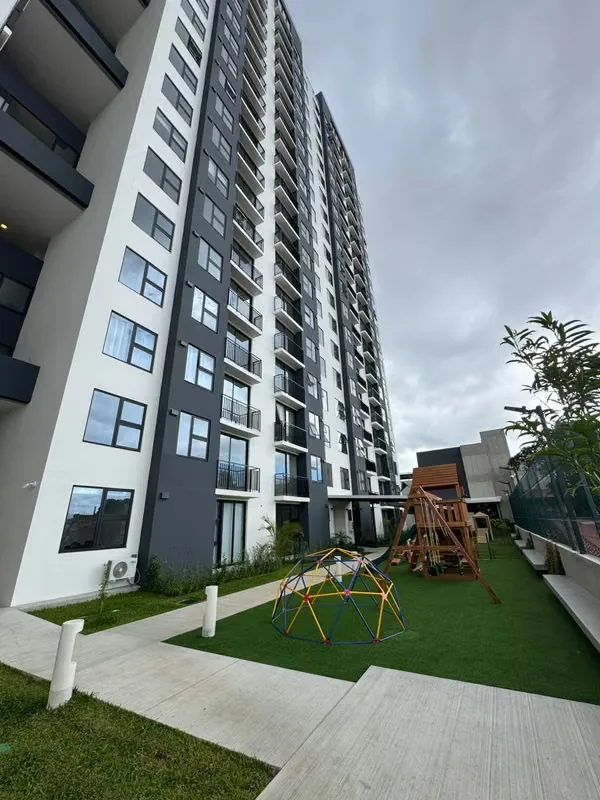 Apartamento SkyHouse | 1 Habitación | 1 BAÑO / 1 PARQUEO| $950
