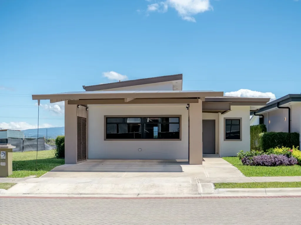 New house of one level, of ENTREGA IMMEDIATA, located in the Residential Condominium Las Mesetas within the Ciudade- Hacienda Los Reyes, La ...