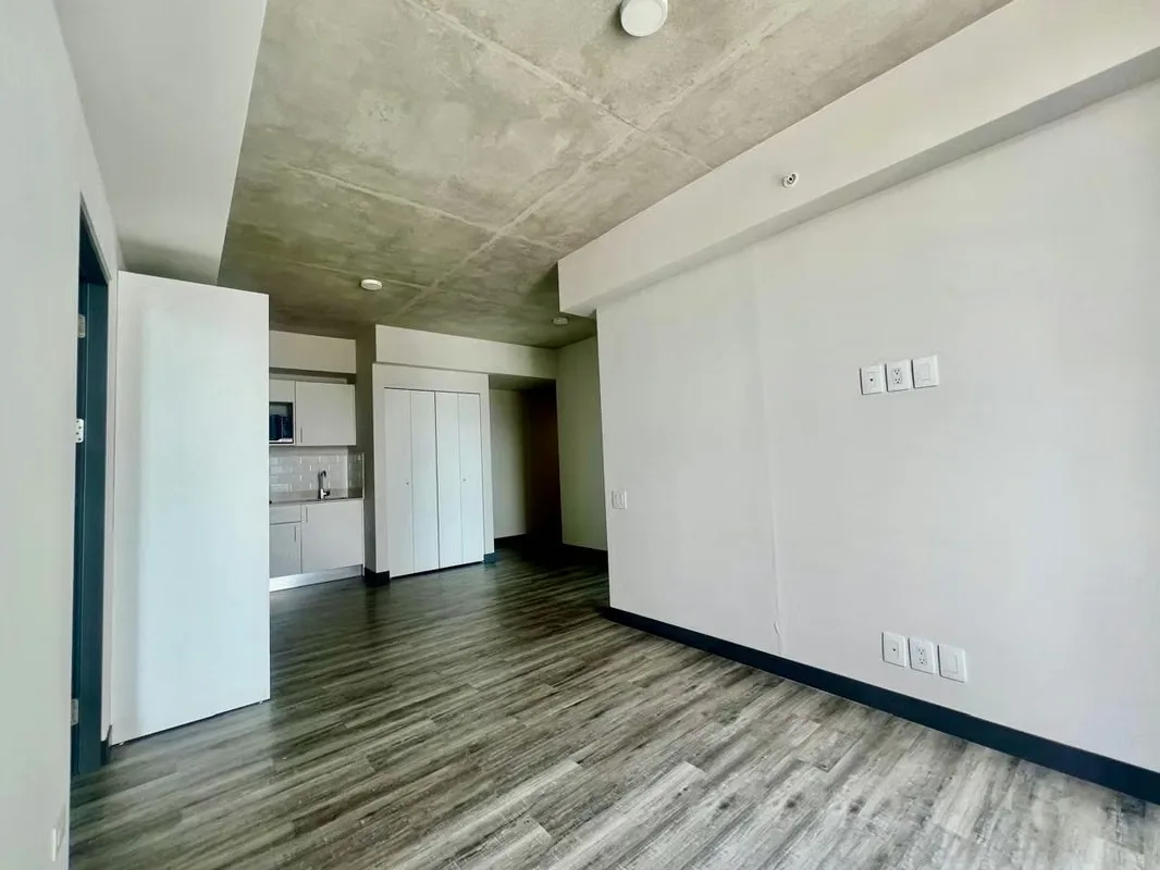 Tomar la decisión correcta transforma radicalmente la forma en que vives cada día. Este exclusivo apartamento en el piso 23 del icónico proyecto SECRT Sabana combina una propuesta ...