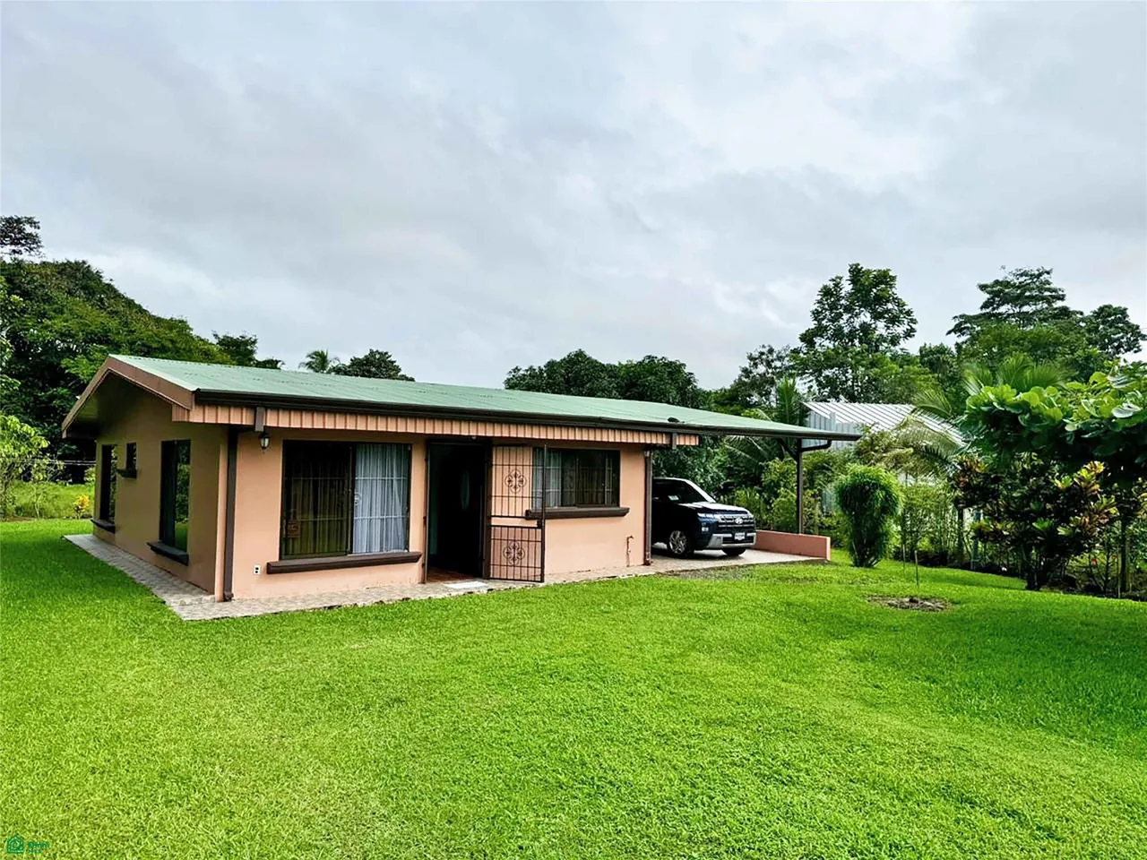 Hermosa casa con Lindo Jardin a 25 minutos de La Fortuna
