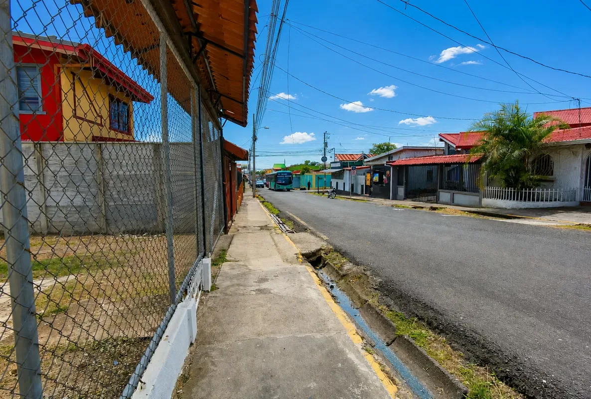 Terreno plano de 405 metros cuadrados con uso de suelo mixto, ideal para el desarrollo de proyectos comerciales, oficinas o actividades profesionales., photo 4