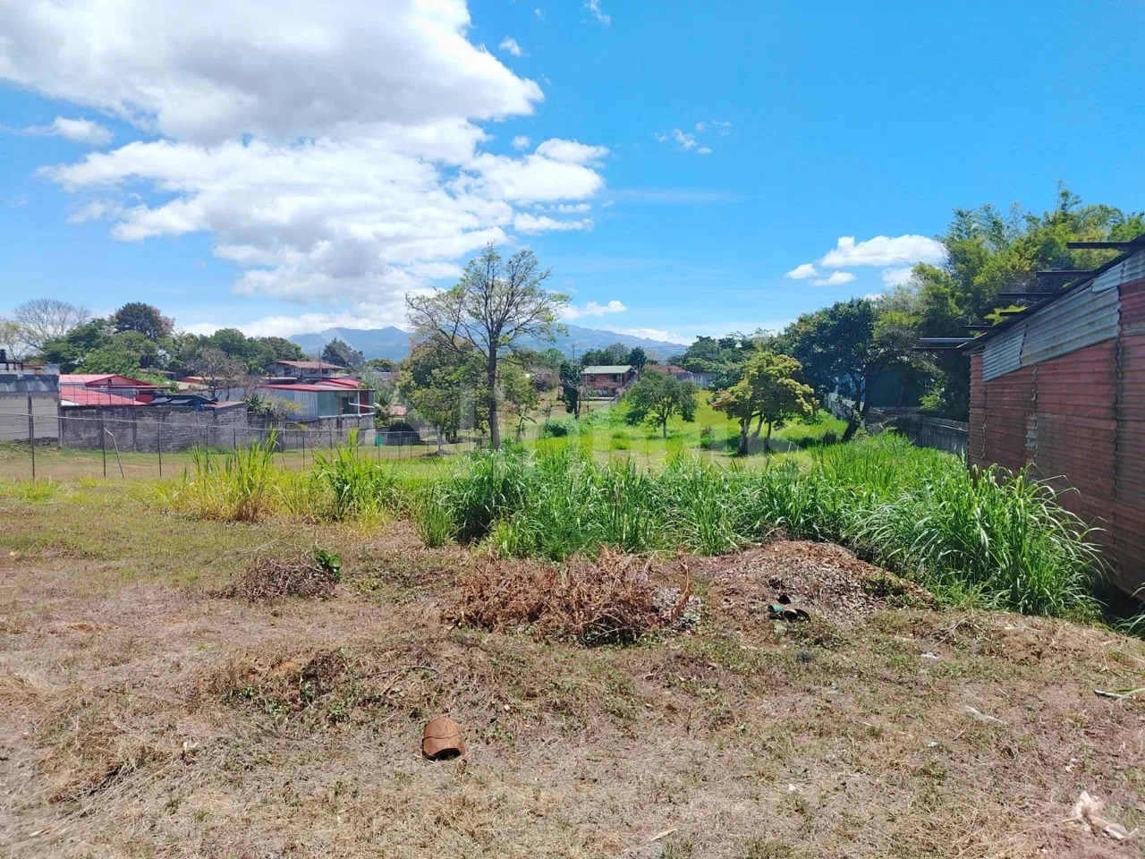 Se vende terreno para desarrollar en San Rafael Arriba Desamparados.