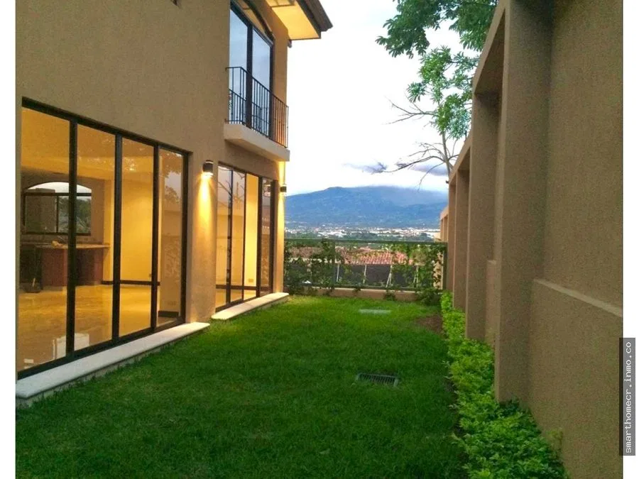SE ALQUILA / SE VENDE CASA EN CONDOMINIO EN GUACHIPELIN