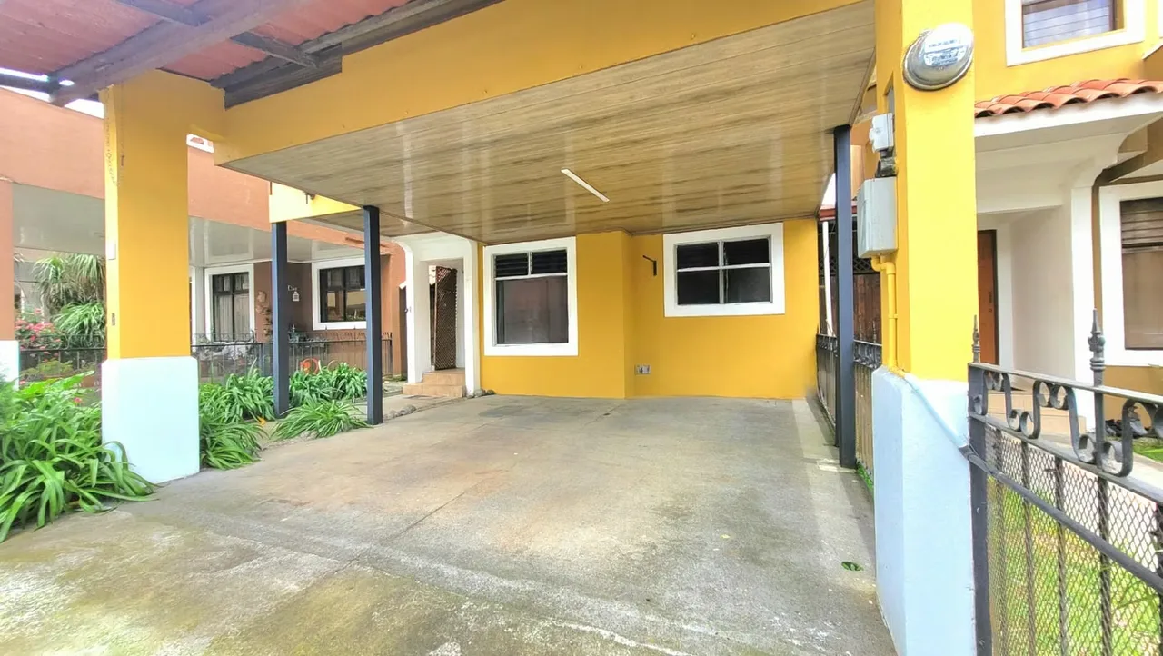 Expanded and Modern House in Los Robles Residential Area, photo 2