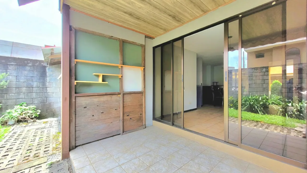 Expanded and Modern House in Los Robles Residential Area, photo 12