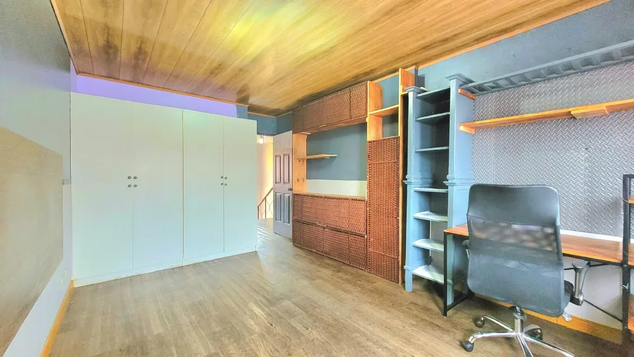 Expanded and Modern House in Los Robles Residential Area, photo 4