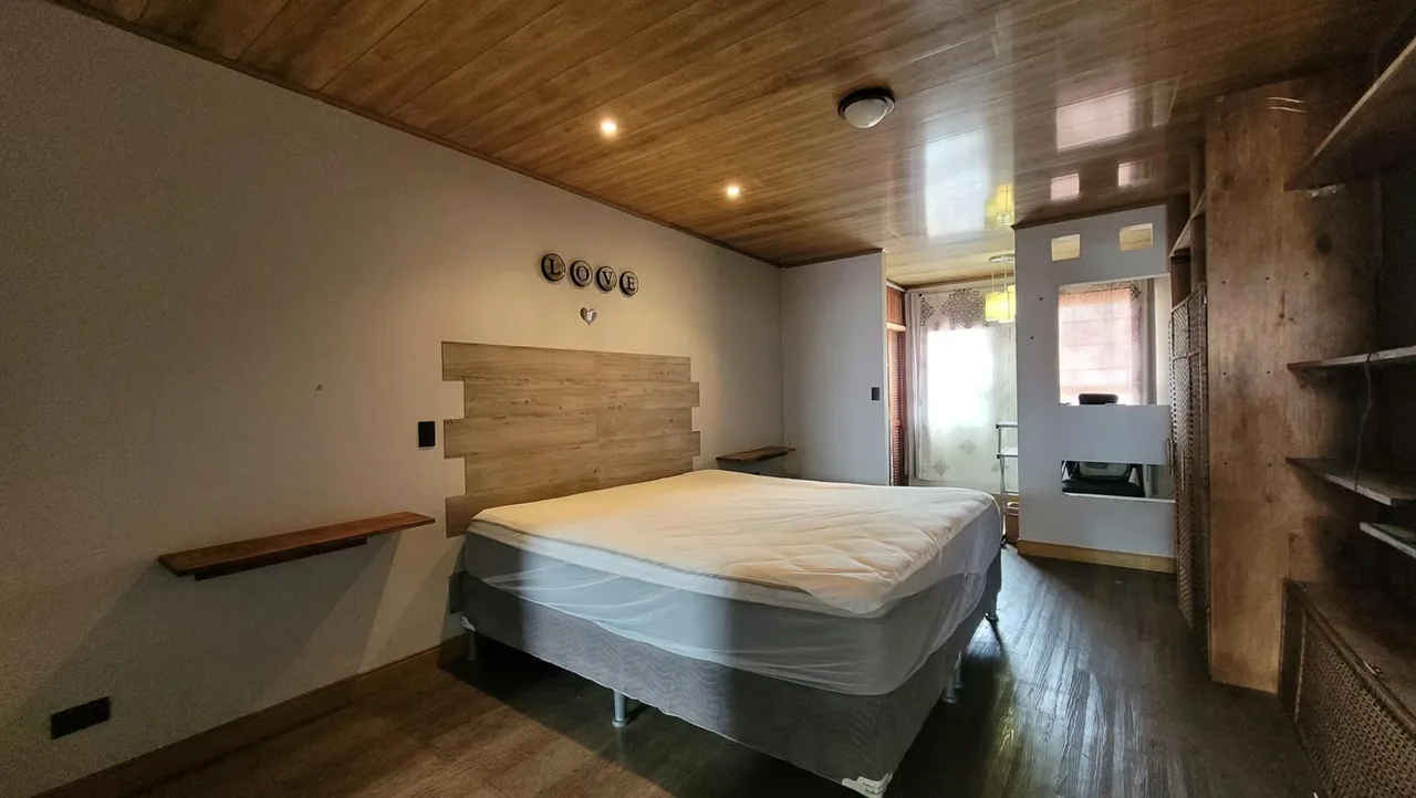 Expanded and Modern House in Los Robles Residential Area, photo 5