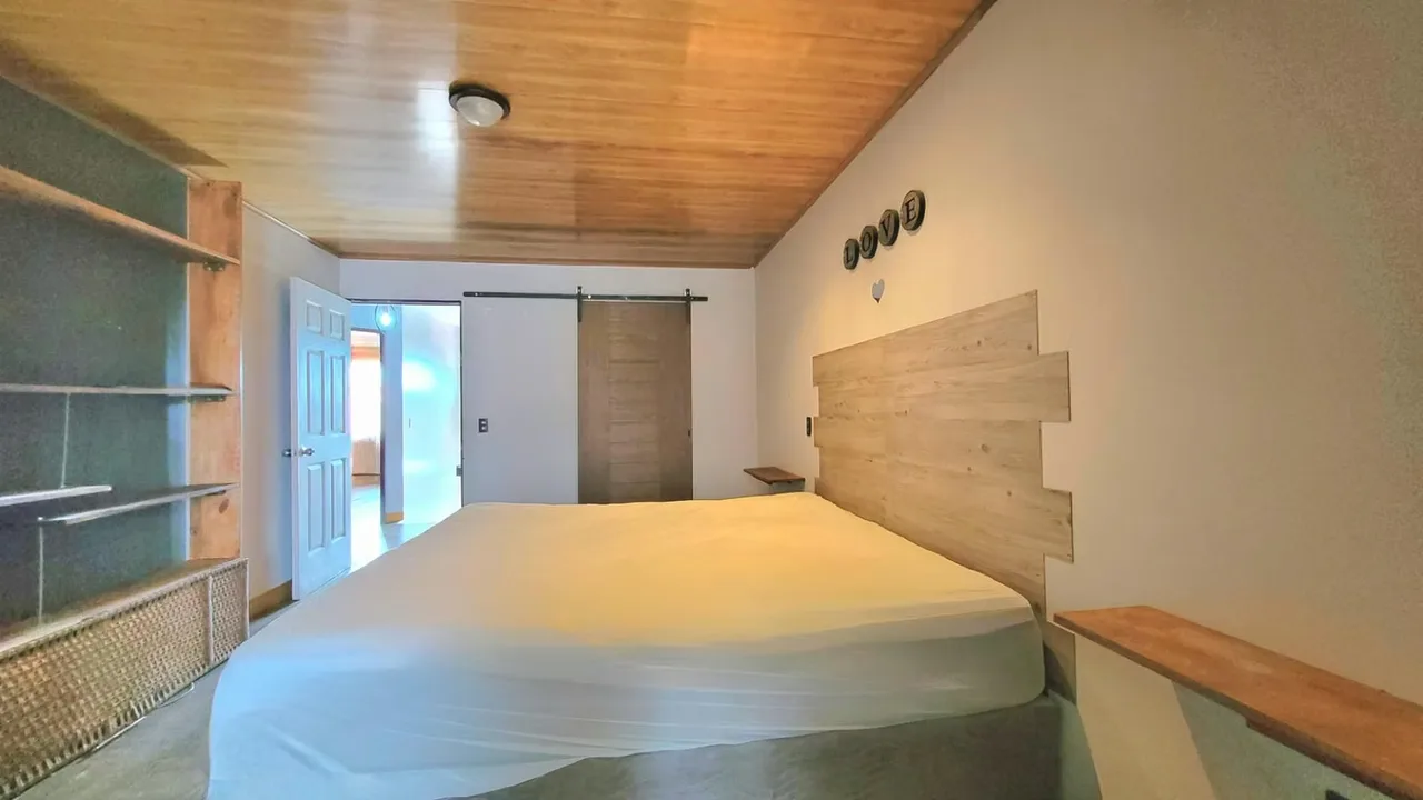 Expanded and Modern House in Los Robles Residential Area, photo 6