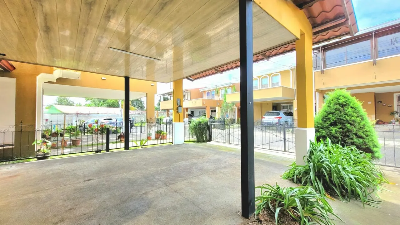 Expanded and Modern House in Los Robles Residential Area, photo 7