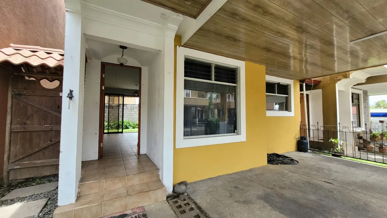 Expanded and Modern House in Los Robles Residential Area, photo 8