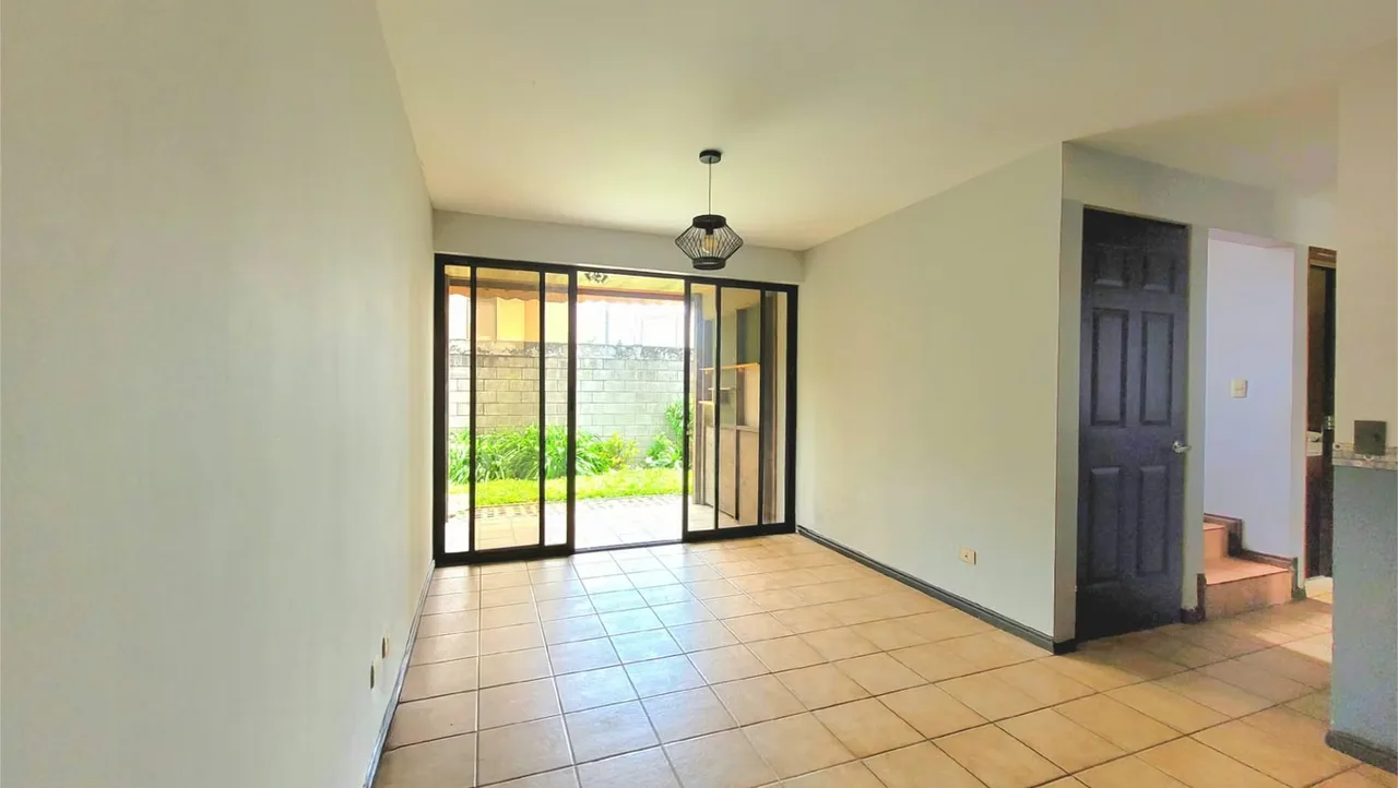 Expanded and Modern House in Los Robles Residential Area, photo 9