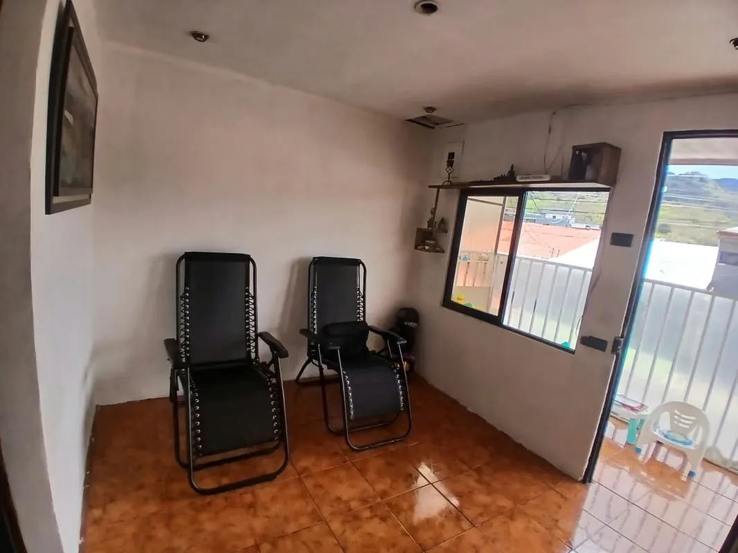 Higuito de San Miguel de Desamparados alberga esta propiedad que comprende dos casas independientes y un apartamento adicional, integrando un total de 280 metros cuadrados de ..., photo 3