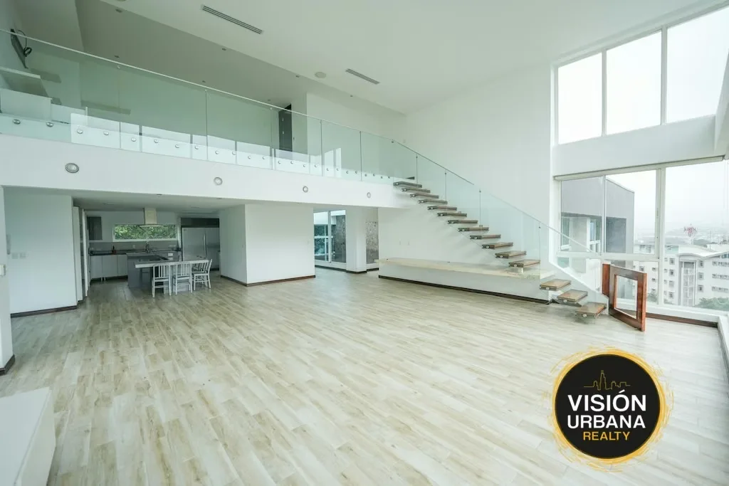 Exclusive 3-bedroom penthouse with office located in the Greenhouse Condominium in Jaboncillos de Escazú. This penthouse boasts 327 m² of living space distributed across ...