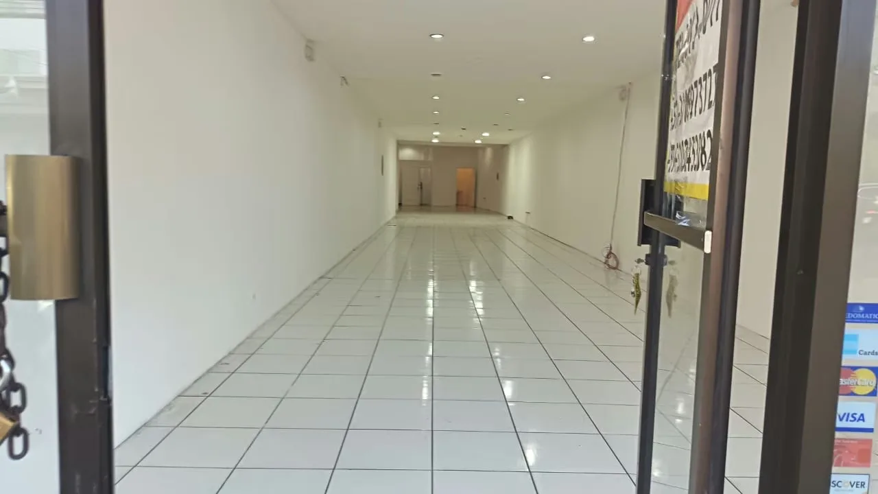 ¿Buscando la ubicación perfecta para hacer crecer tu negocio? Este amplio y estratégico local en ..., photo 2