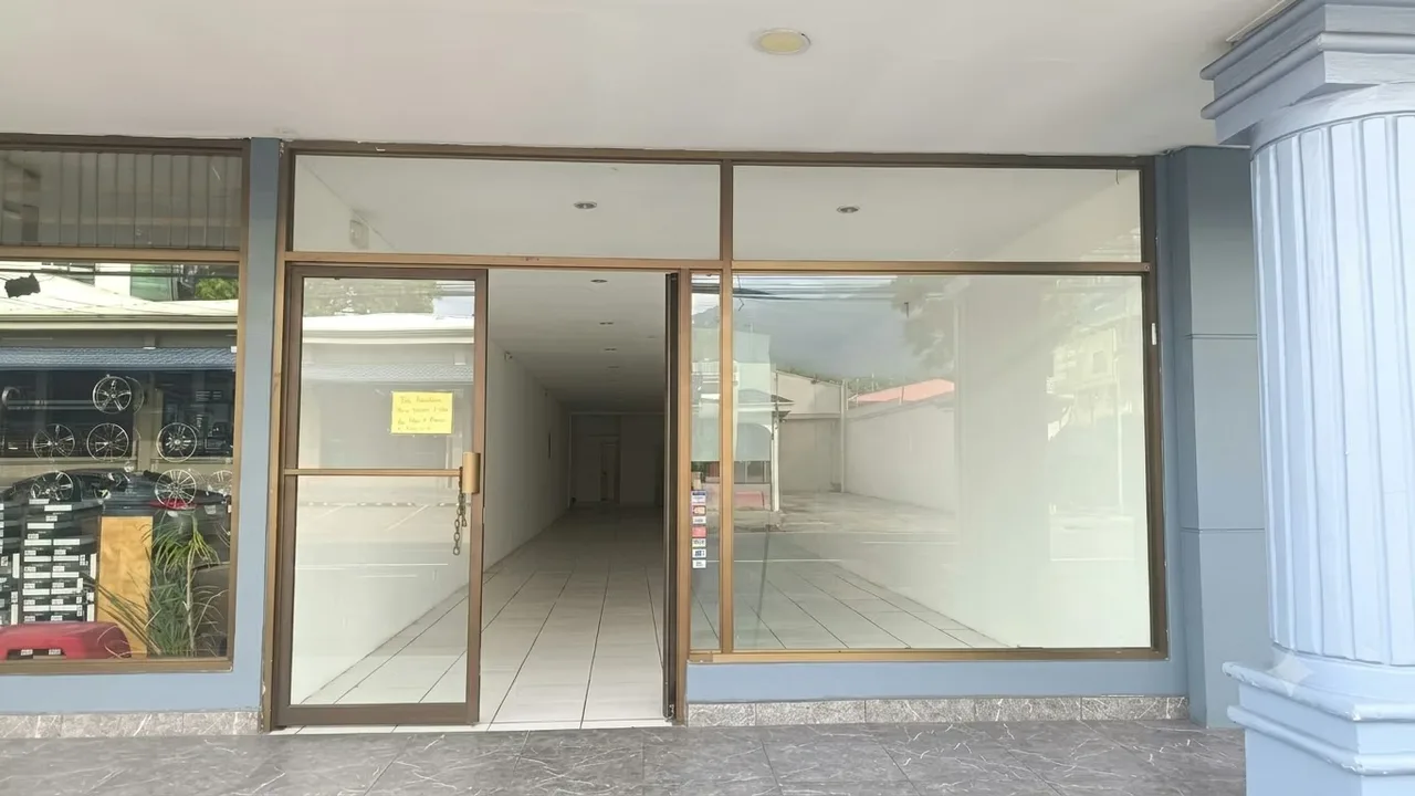 ¿Buscando la ubicación perfecta para hacer crecer tu negocio? Este amplio y estratégico local en ..., photo 6