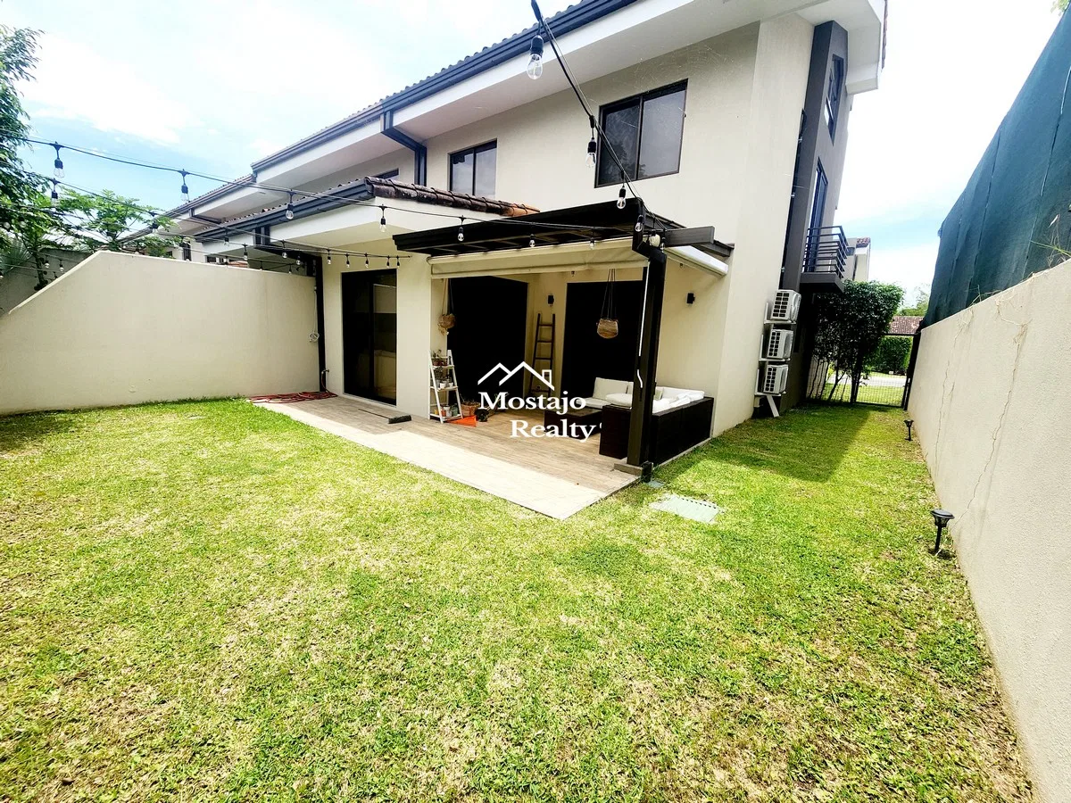alquiler de Casa esquinera, Condominio Parques del Sol, Santa Ana