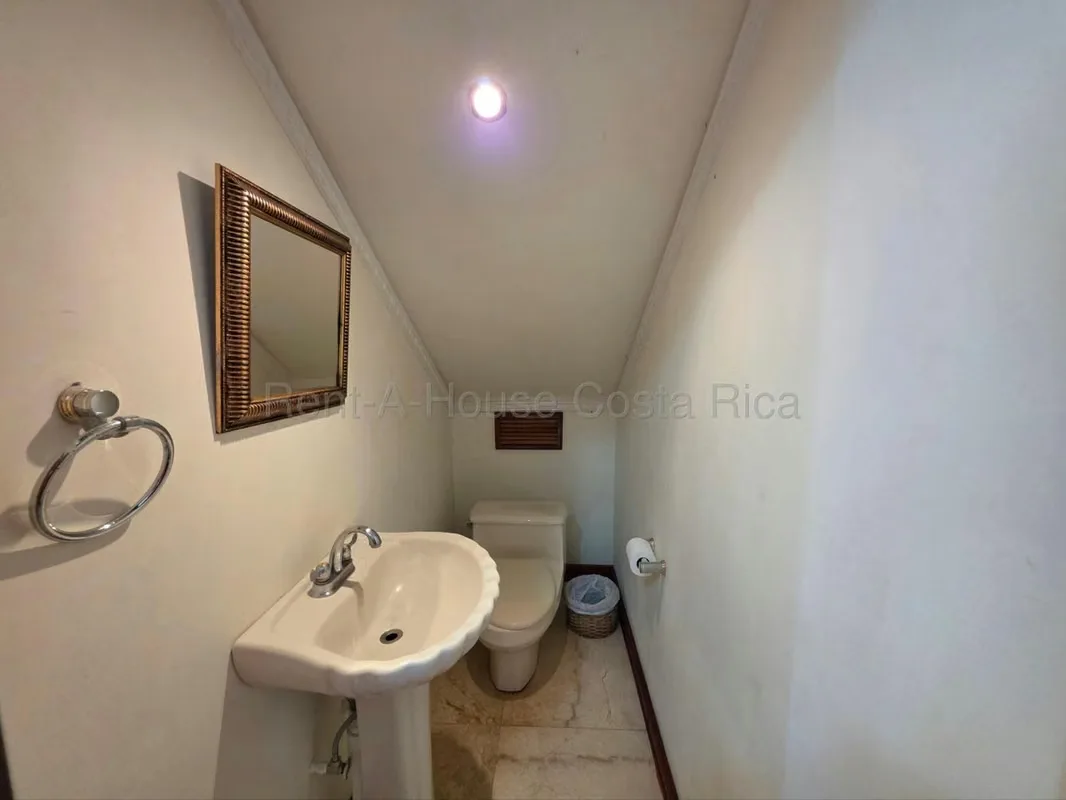 Casa de 4 dormitorios en San José provincia con garaje doble y jardín, photo 11