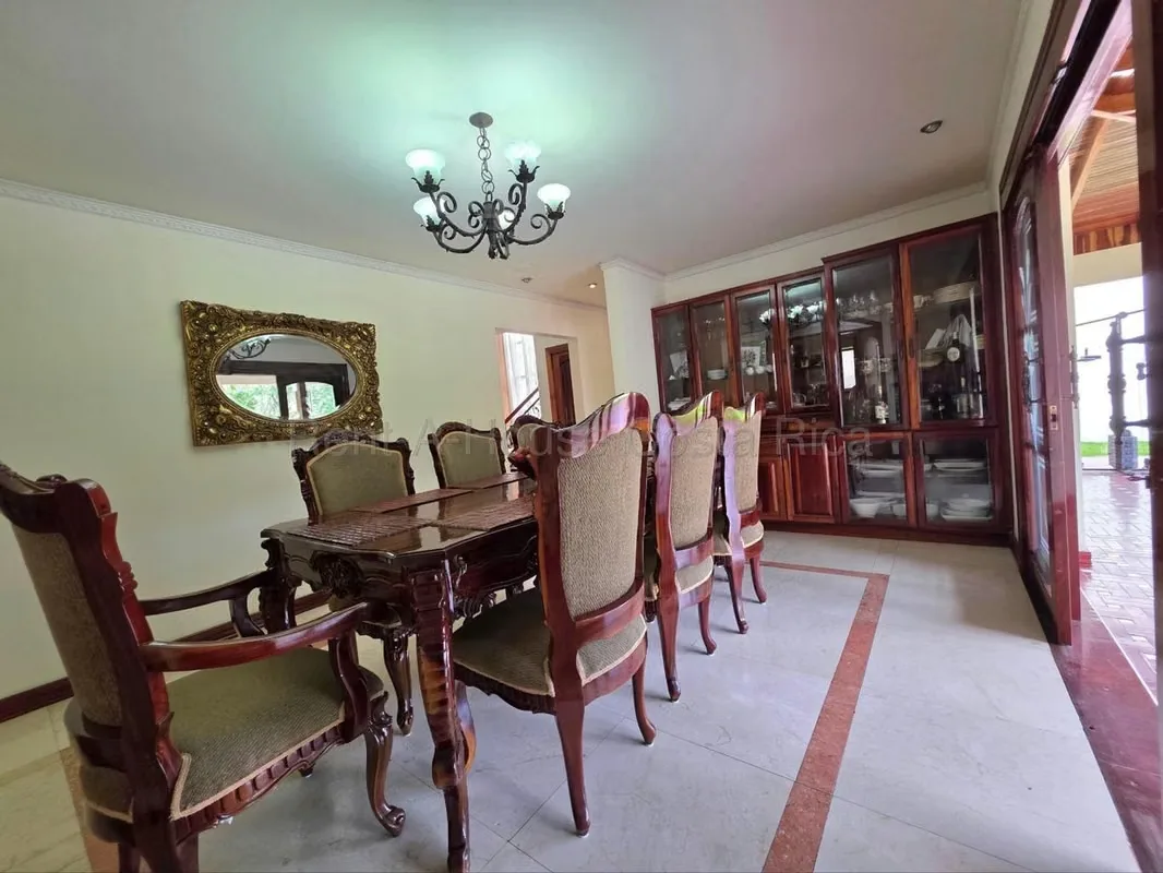 Casa de 4 dormitorios en San José provincia con garaje doble y jardín, photo 14