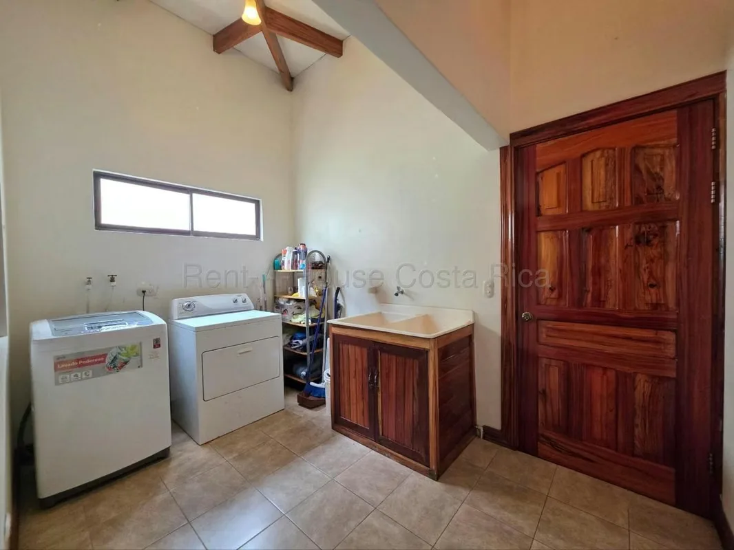 Casa de 4 dormitorios en San José provincia con garaje doble y jardín, photo 16