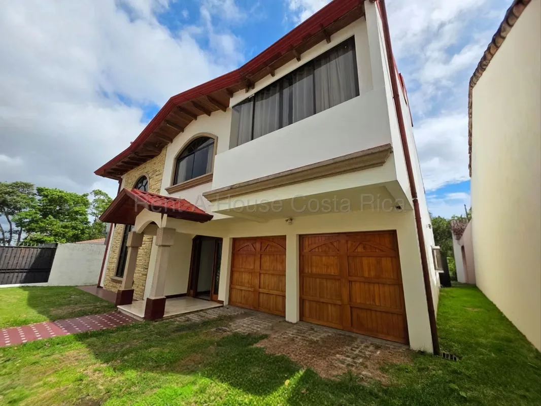Casa de 4 dormitorios en San José provincia con garaje doble y jardín, photo 3