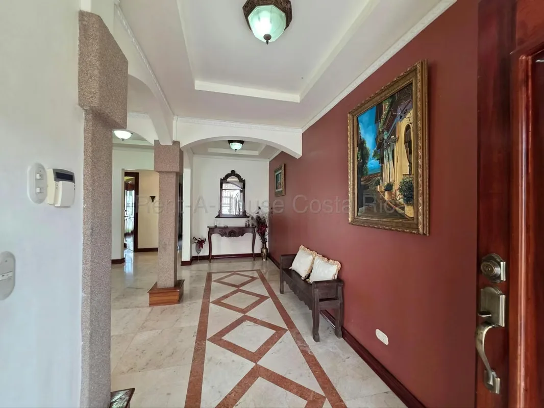 Casa de 4 dormitorios en San José provincia con garaje doble y jardín, photo 5