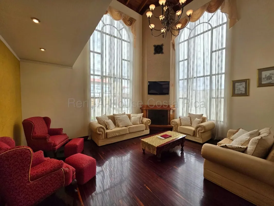 Casa de 4 dormitorios en San José provincia con garaje doble y jardín, photo 8