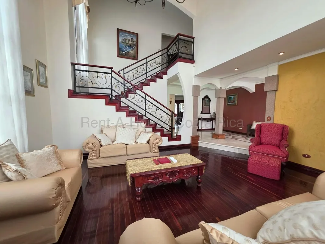 Casa de 4 dormitorios en San José provincia con garaje doble y jardín, photo 10